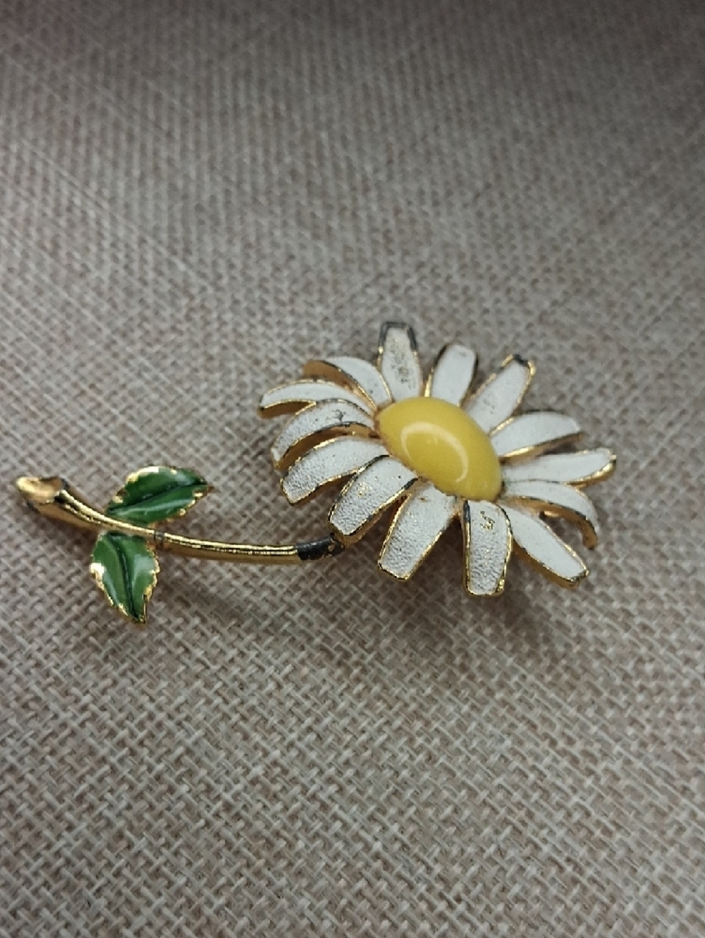 Gold Tone Daisy Flower Brooch White Enamel Floral Pin Cottagecore OS - Picture 4 of 6